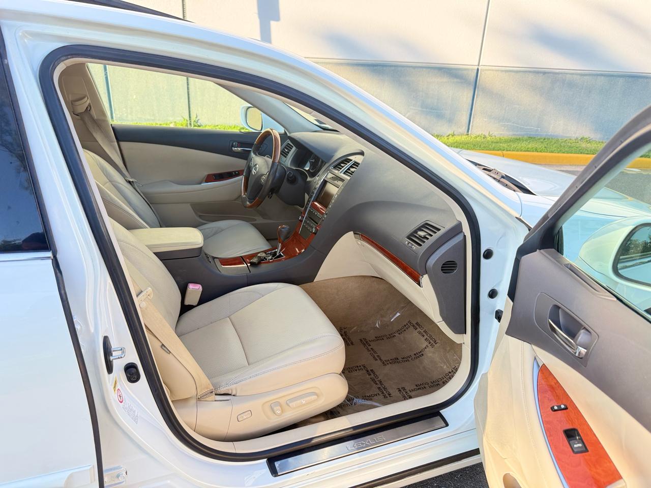 Lexus ES 350 4dr Sdn 2010