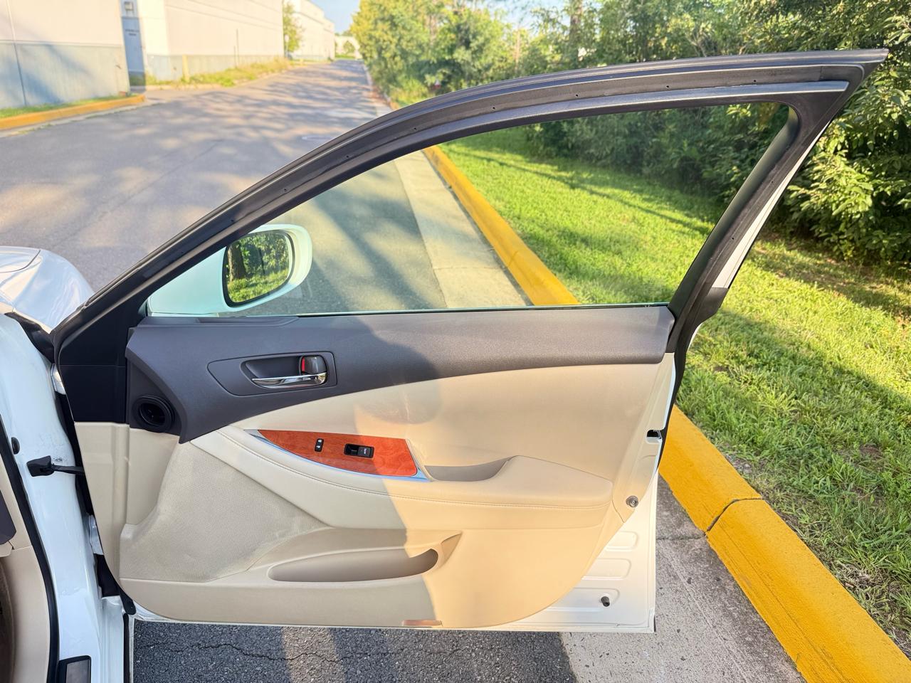 Lexus ES 350 4dr Sdn 2010
