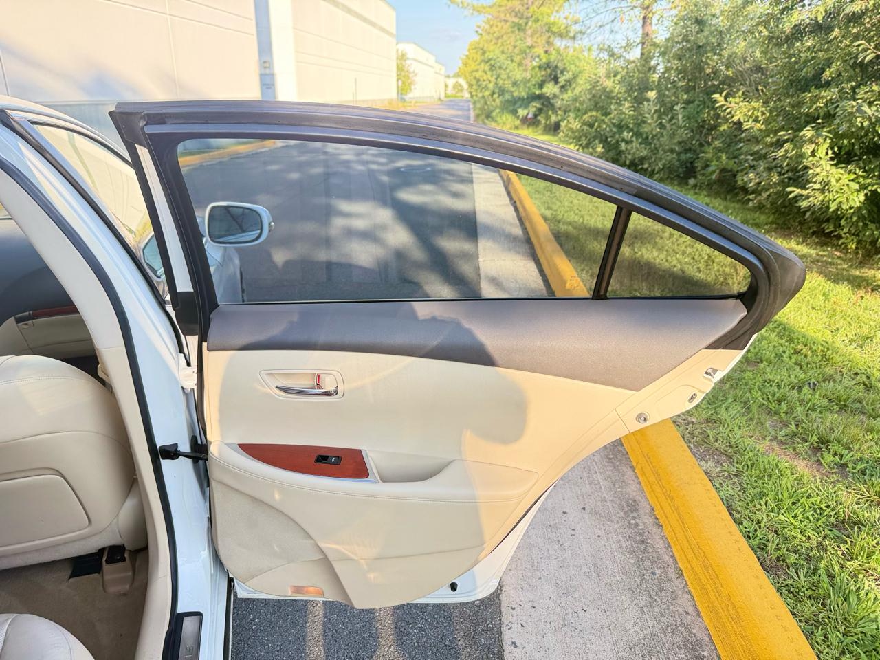Lexus ES 350 4dr Sdn 2010