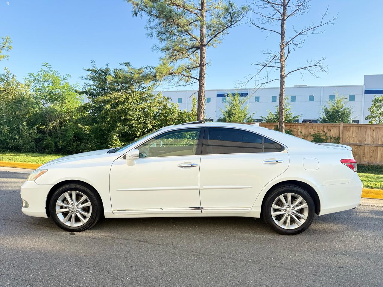 Lexus ES 350 4dr Sdn 2010
