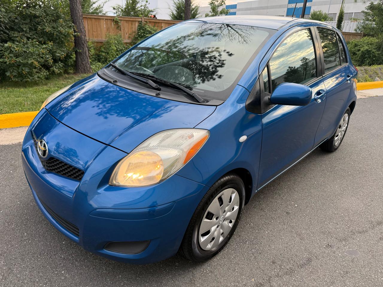 Toyota Yaris 5dr Liftback Man (Natl) 2011