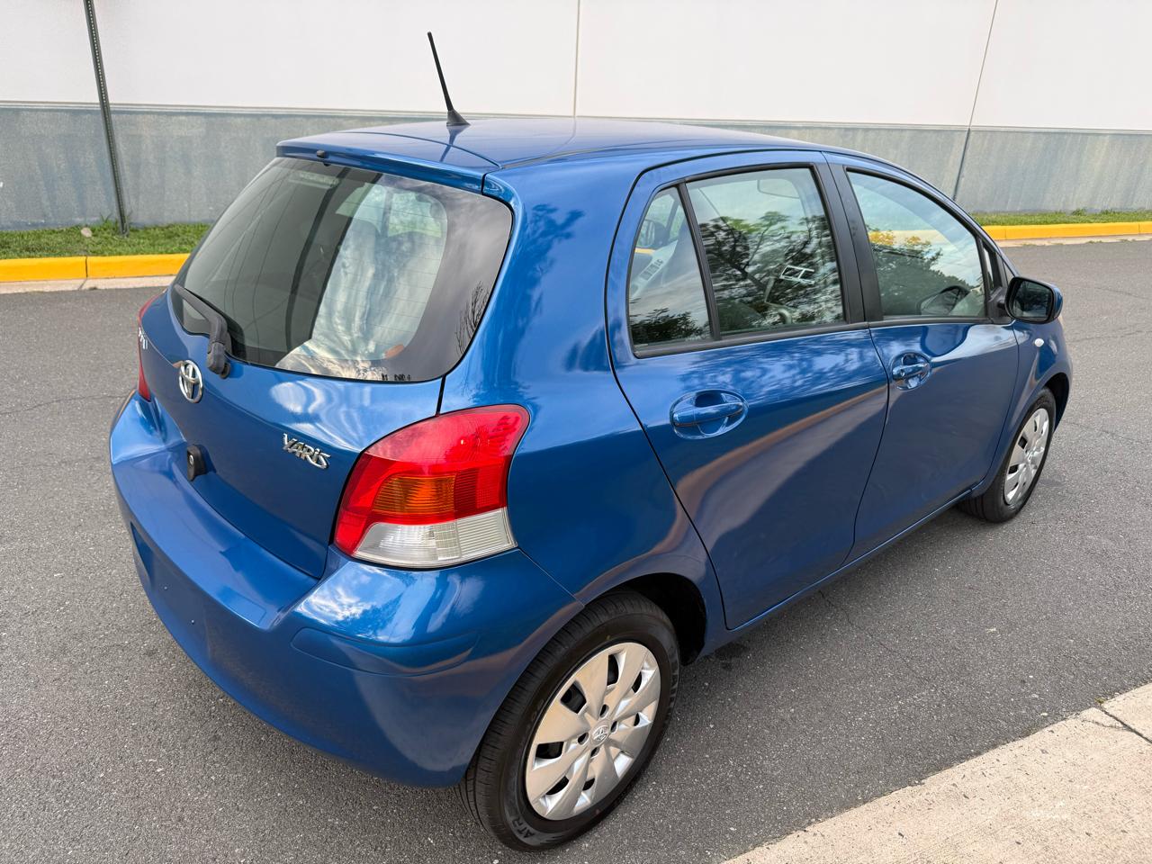 Toyota Yaris 5dr Liftback Man (Natl) 2011