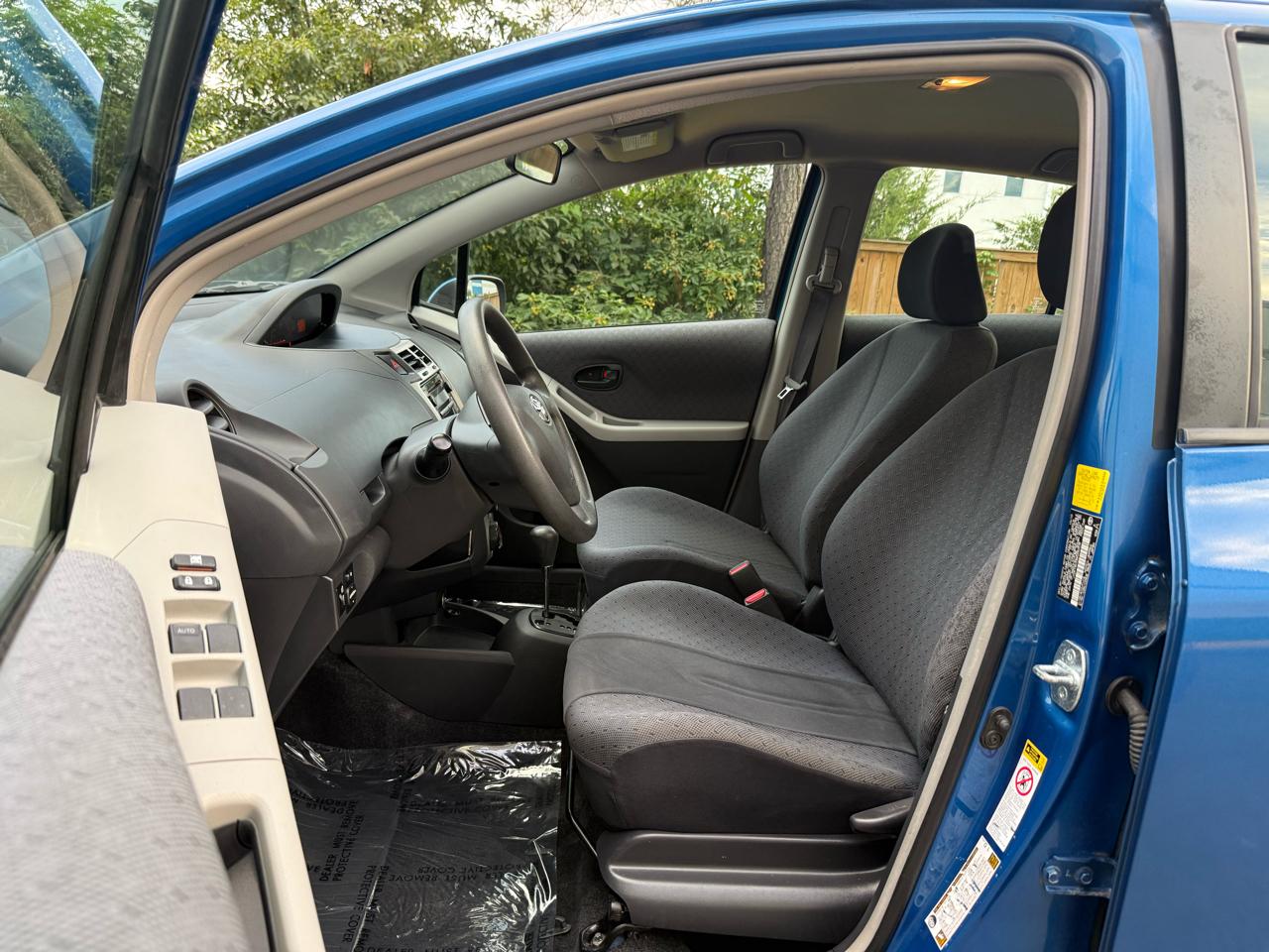 Toyota Yaris 5dr Liftback Man (Natl) 2011