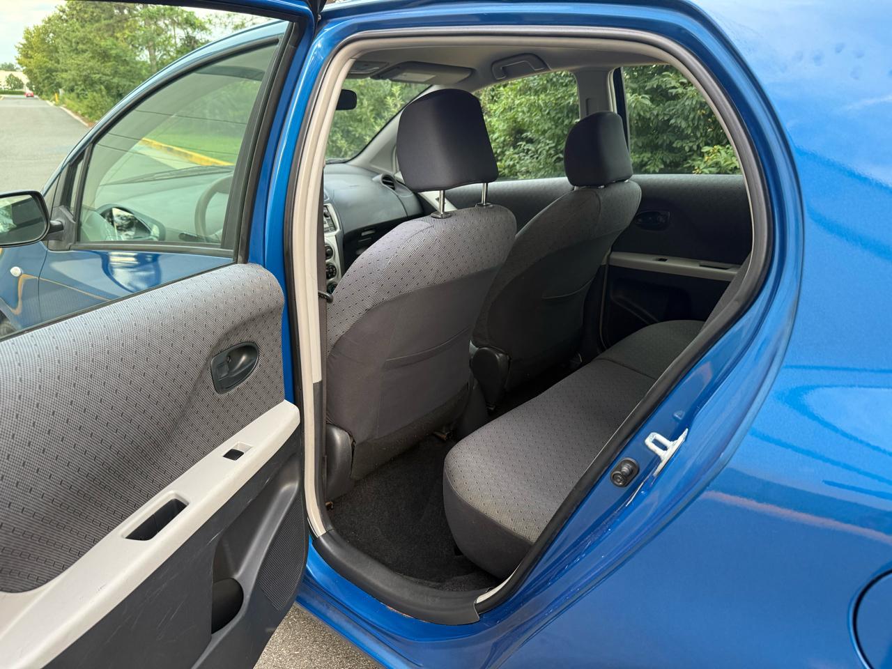 Toyota Yaris 5dr Liftback Man (Natl) 2011