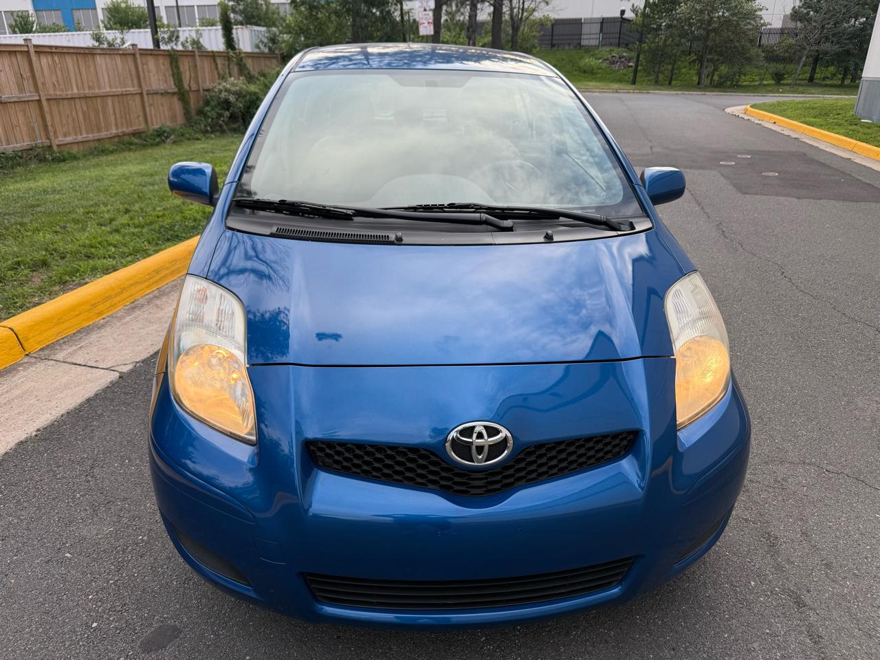 Toyota Yaris 5dr Liftback Man (Natl) 2011