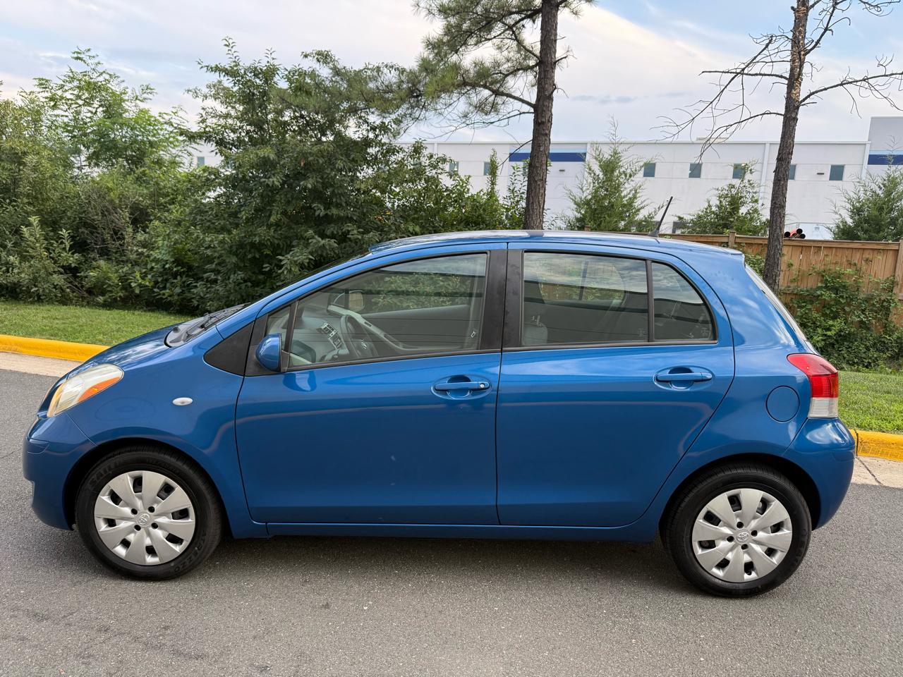 Toyota Yaris 5dr Liftback Man (Natl) 2011