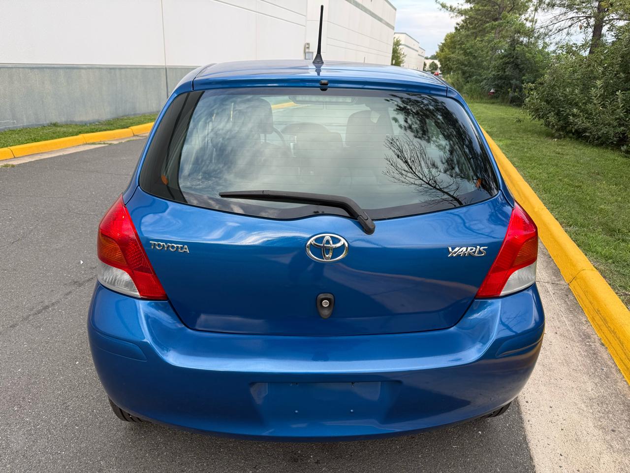 Toyota Yaris 5dr Liftback Man (Natl) 2011