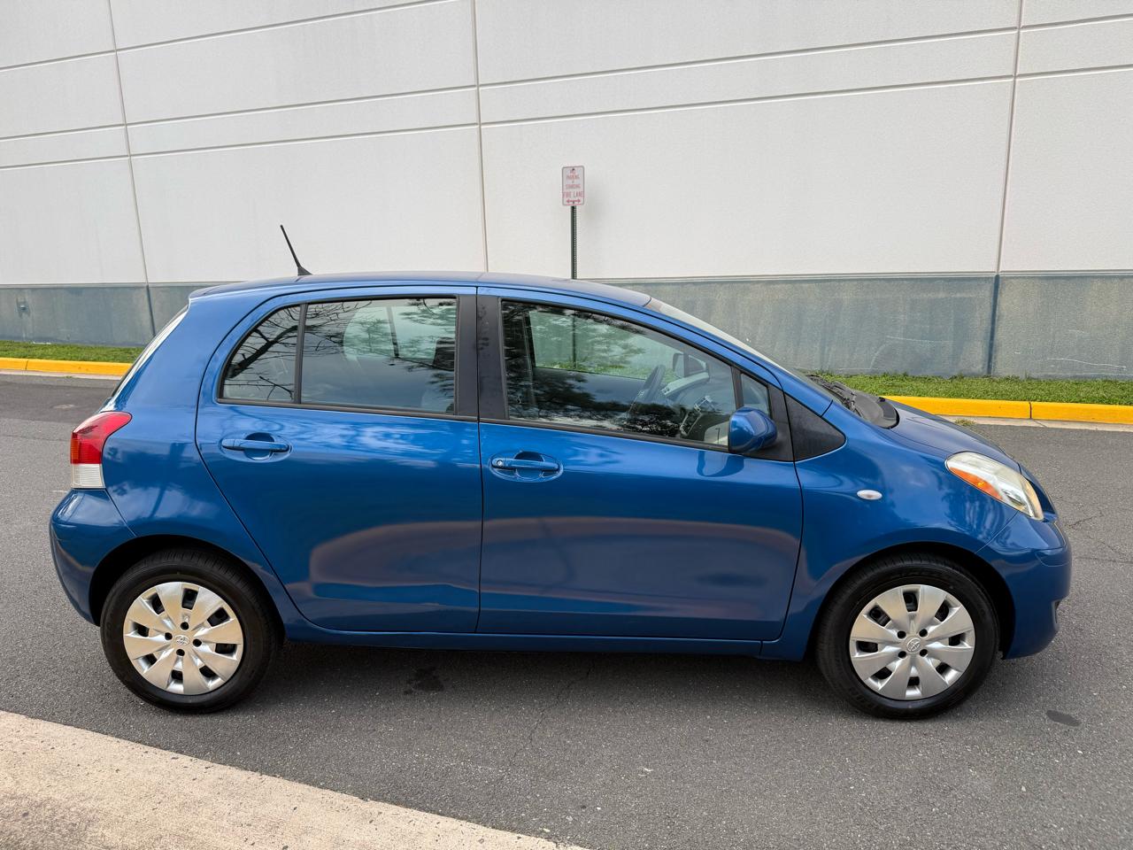 Toyota Yaris 5dr Liftback Man (Natl) 2011