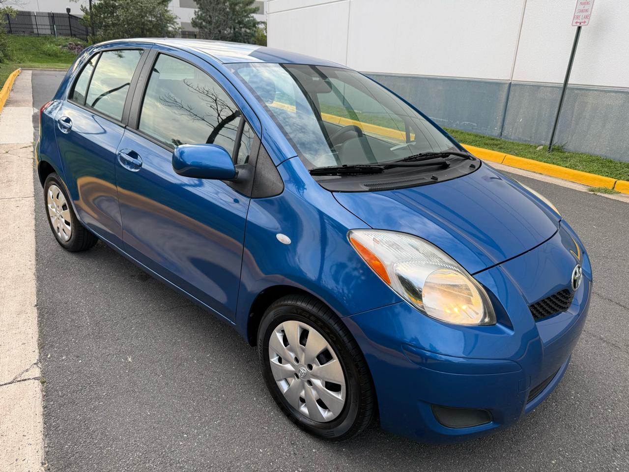 Toyota Yaris 5dr Liftback Man (Natl) 2011