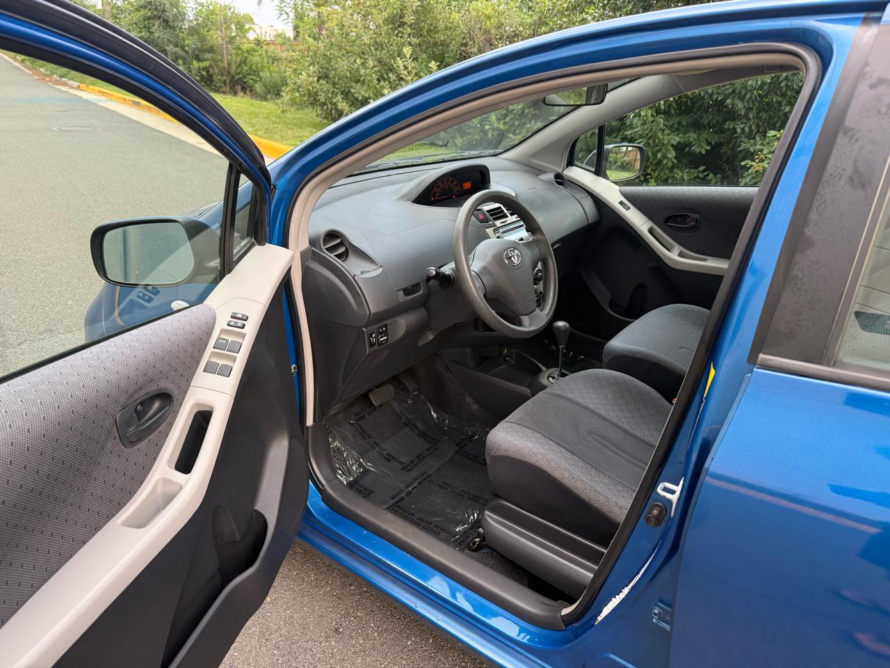 Toyota Yaris 5dr Liftback Man (Natl) 2011