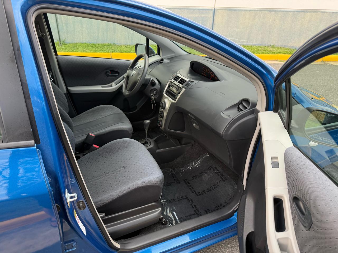 Toyota Yaris 5dr Liftback Man (Natl) 2011
