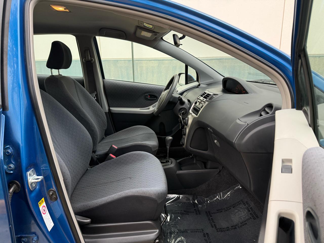 Toyota Yaris 5dr Liftback Man (Natl) 2011