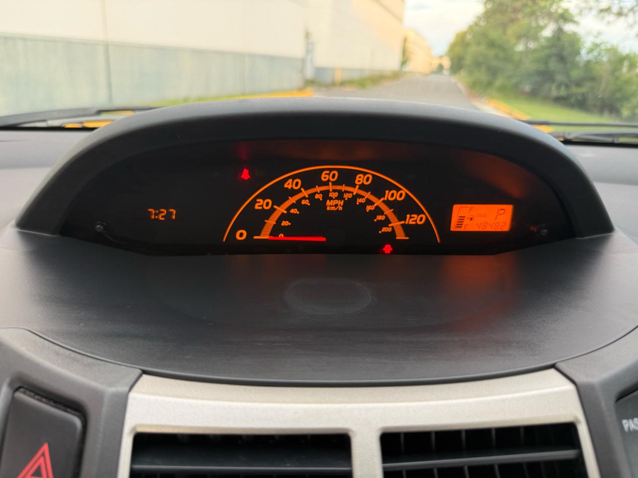 Toyota Yaris 5dr Liftback Man (Natl) 2011