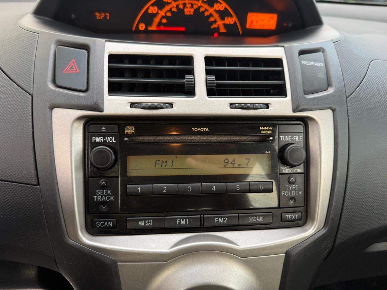 Toyota Yaris 5dr Liftback Man (Natl) 2011