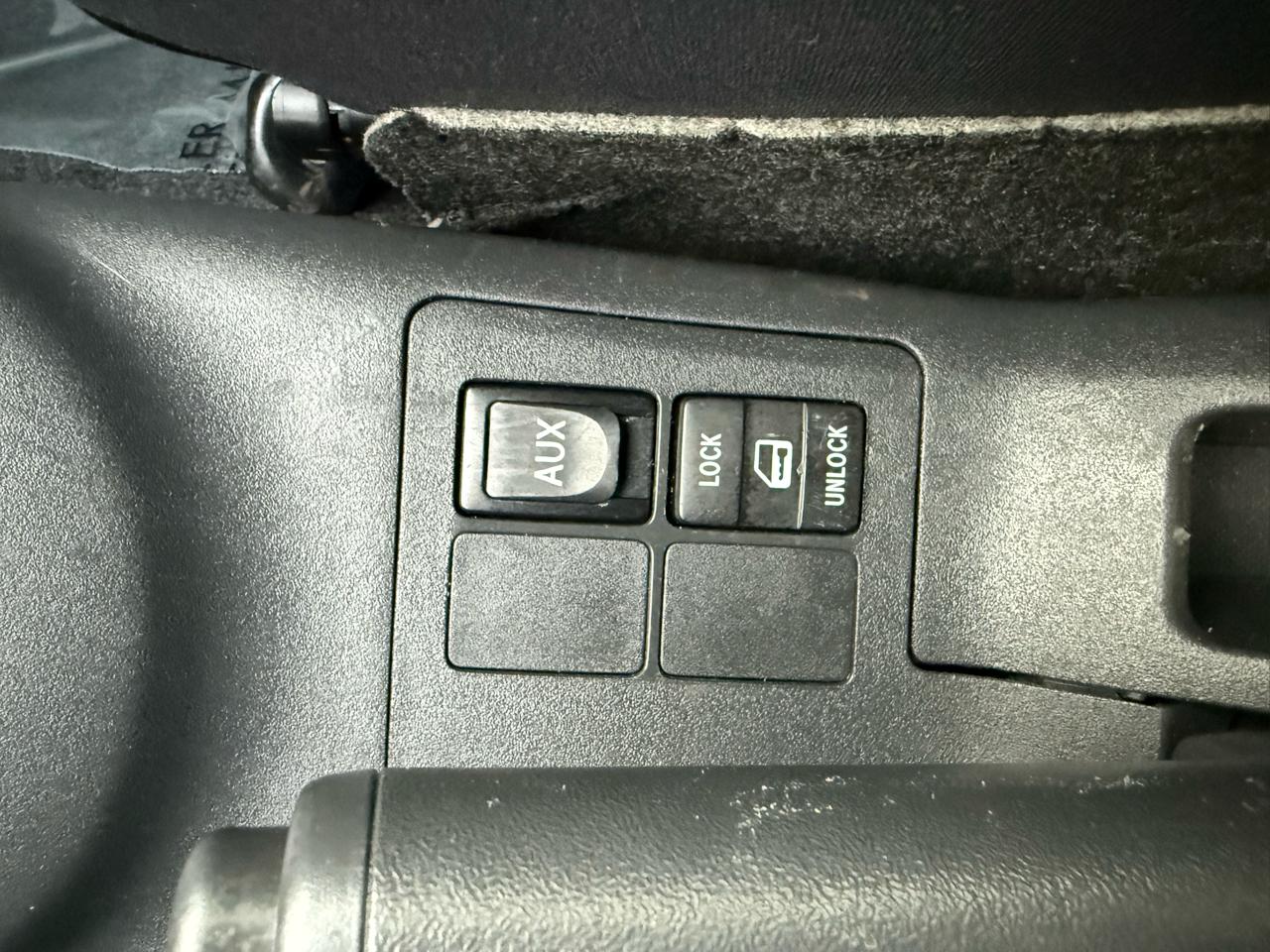 Toyota Yaris 5dr Liftback Man (Natl) 2011