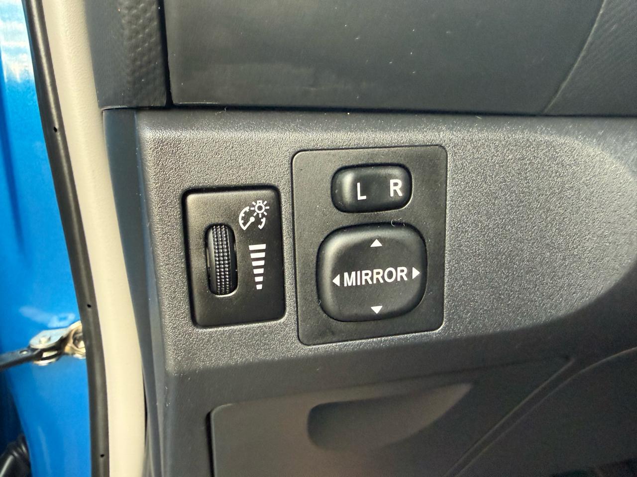 Toyota Yaris 5dr Liftback Man (Natl) 2011