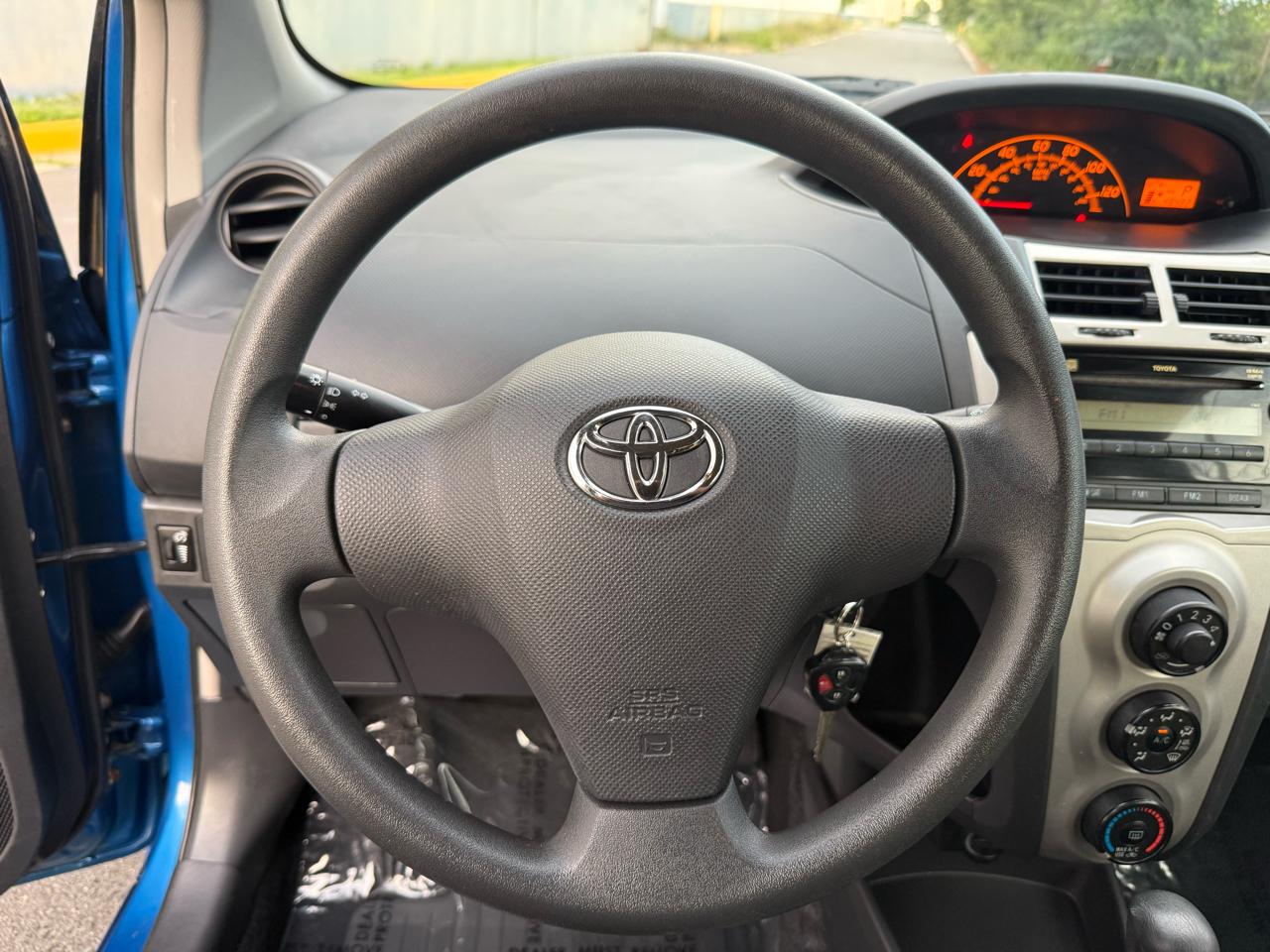 Toyota Yaris 5dr Liftback Man (Natl) 2011