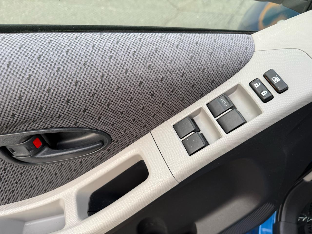 Toyota Yaris 5dr Liftback Man (Natl) 2011
