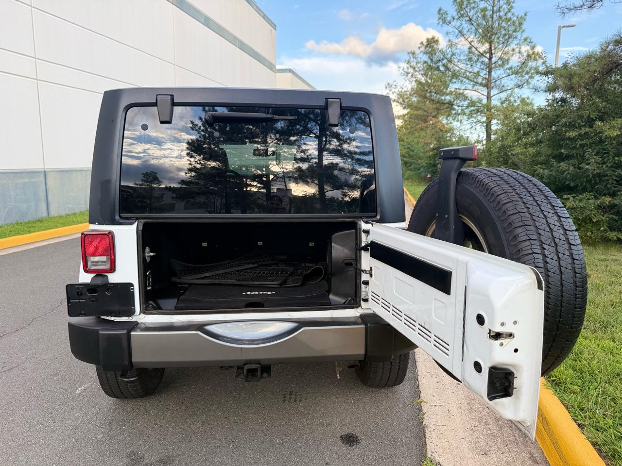 Jeep Wrangler Unlimited 4WD 4dr Freedom Edition *Ltd Avail* 2013