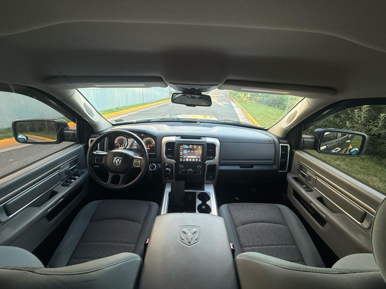 RAM 1500 4WD Crew Cab 140.5" Big Horn 2014