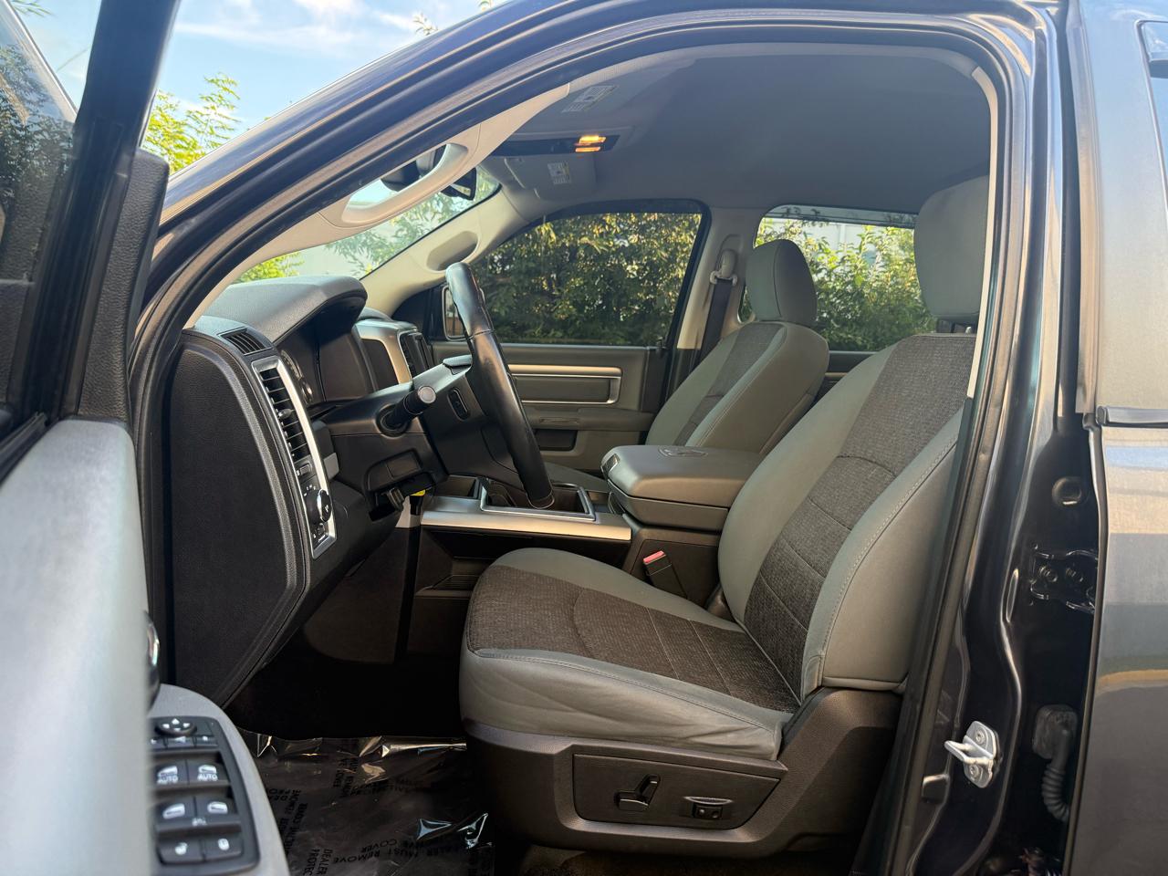 RAM 1500 4WD Crew Cab 140.5" Big Horn 2014