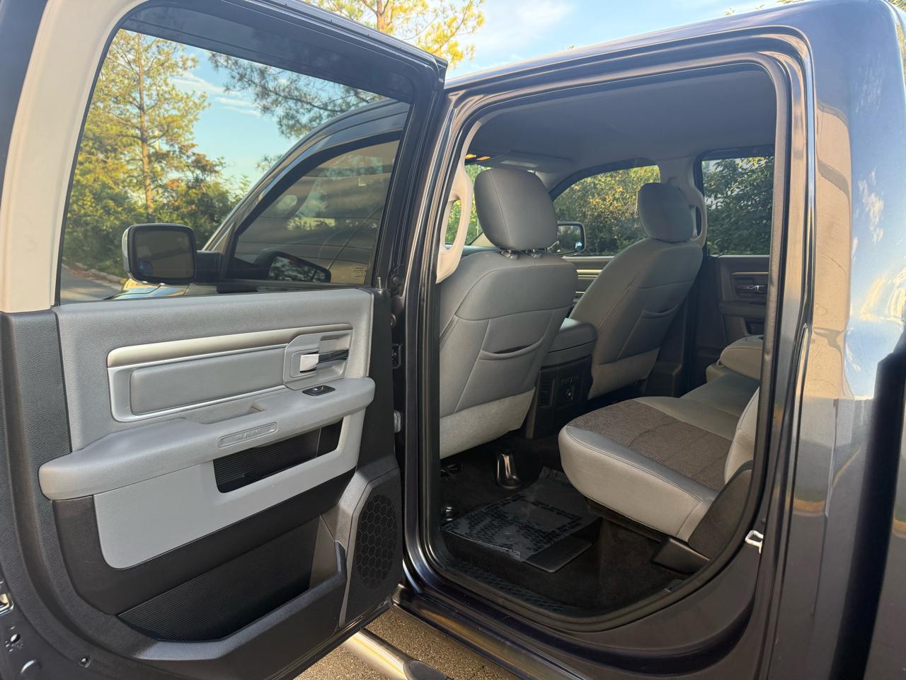 RAM 1500 4WD Crew Cab 140.5" Big Horn 2014