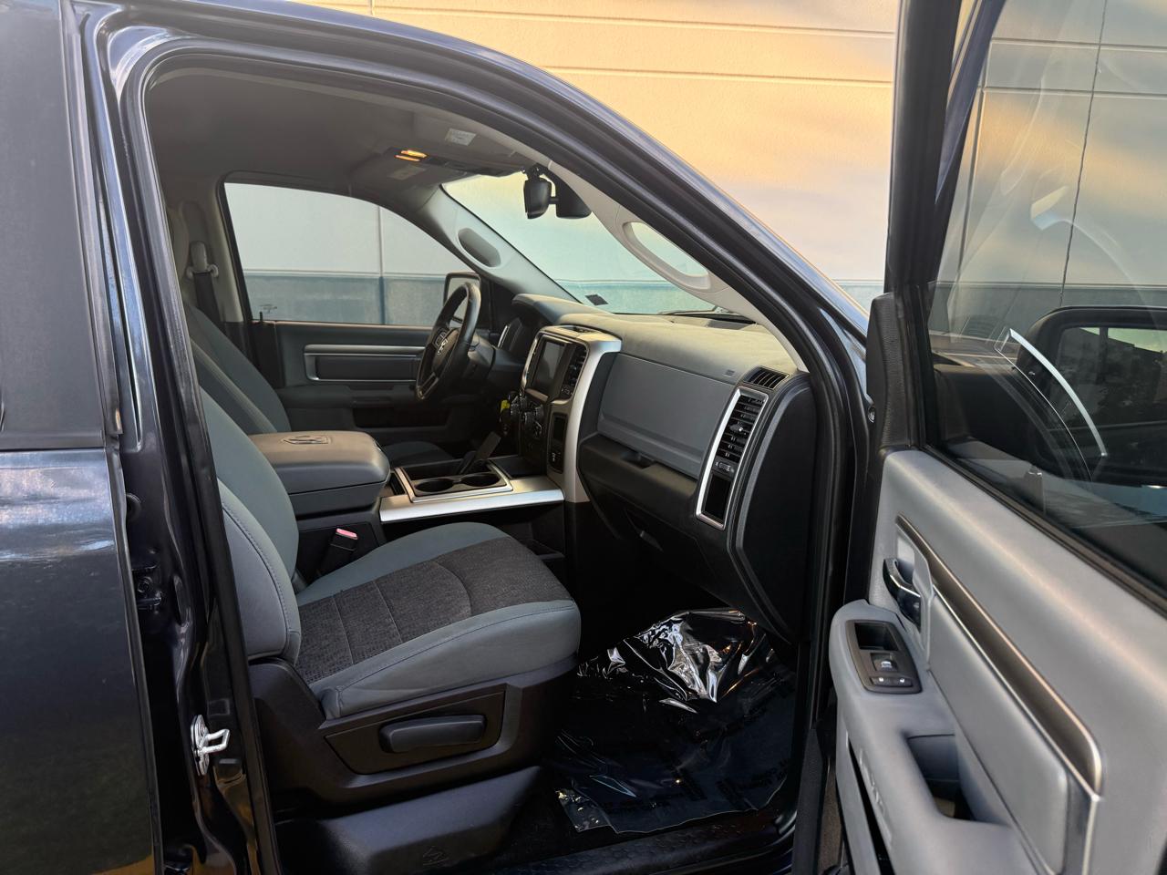 RAM 1500 4WD Crew Cab 140.5" Big Horn 2014
