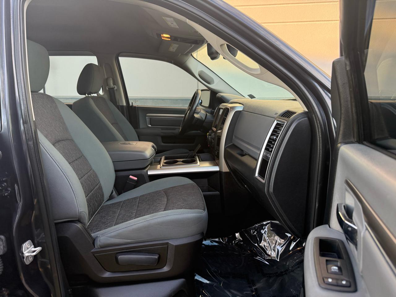 RAM 1500 4WD Crew Cab 140.5" Big Horn 2014