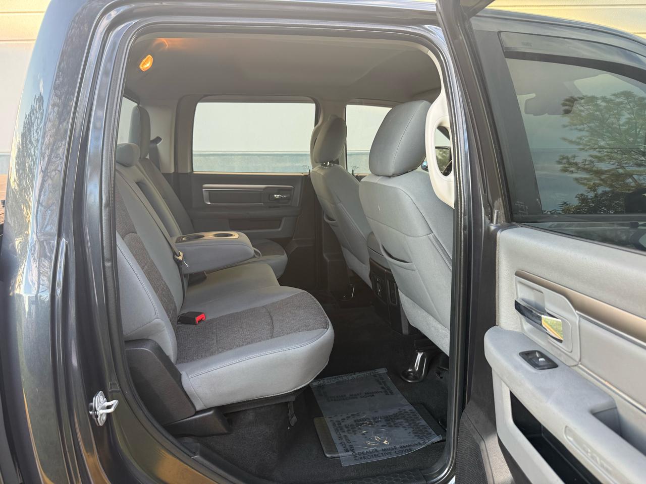 RAM 1500 4WD Crew Cab 140.5" Big Horn 2014