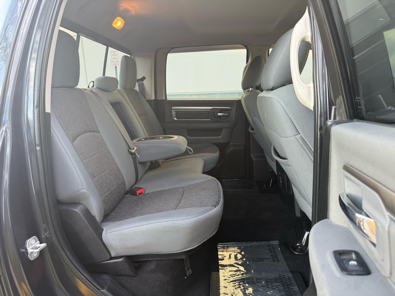 RAM 1500 4WD Crew Cab 140.5" Big Horn 2014