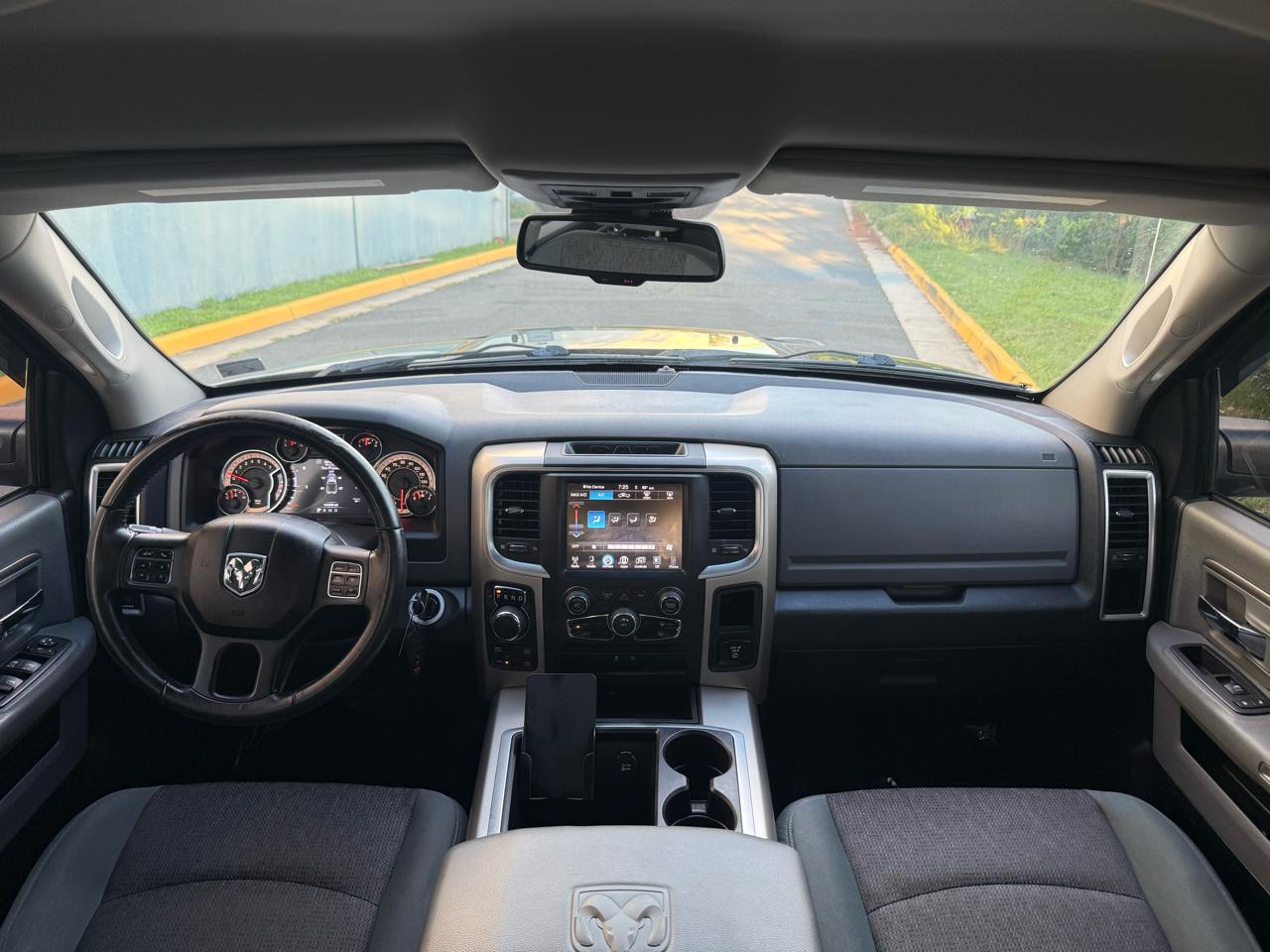 RAM 1500 4WD Crew Cab 140.5" Big Horn 2014