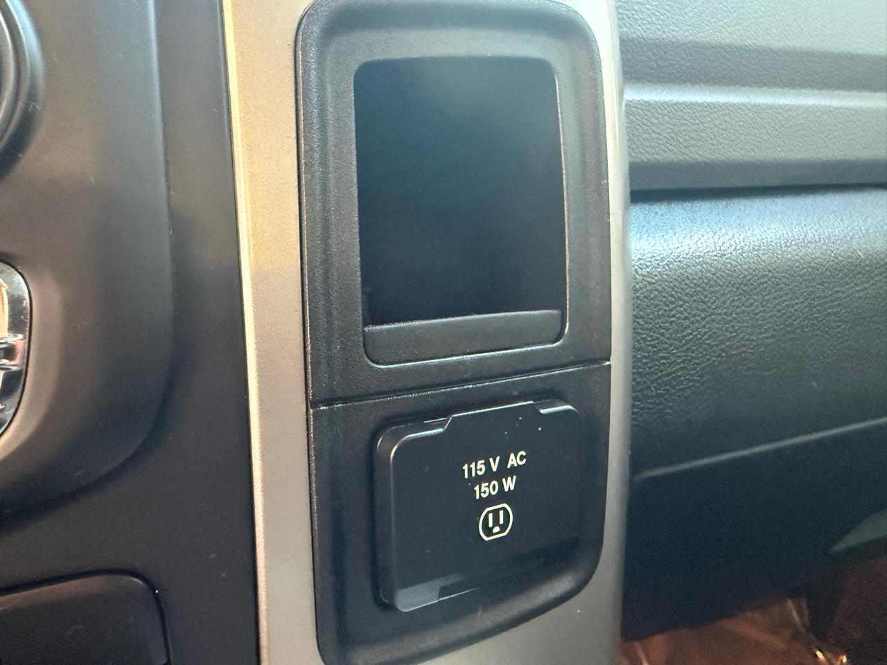 RAM 1500 4WD Crew Cab 140.5" Big Horn 2014