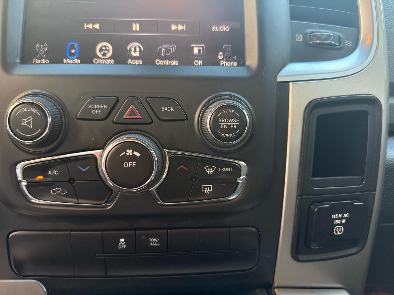 RAM 1500 4WD Crew Cab 140.5" Big Horn 2014