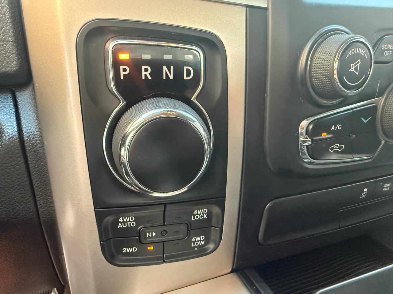 RAM 1500 4WD Crew Cab 140.5" Big Horn 2014