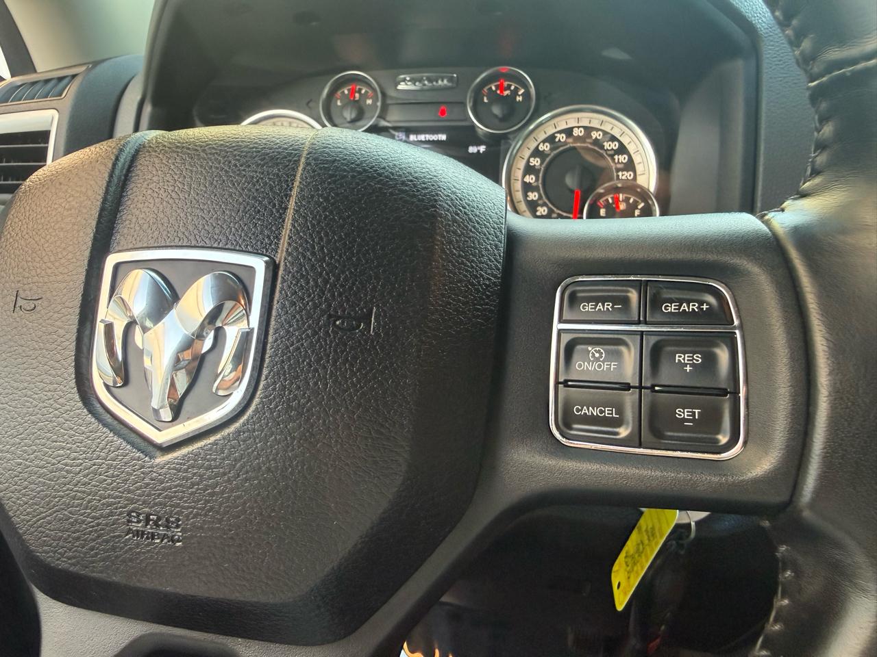 RAM 1500 4WD Crew Cab 140.5" Big Horn 2014