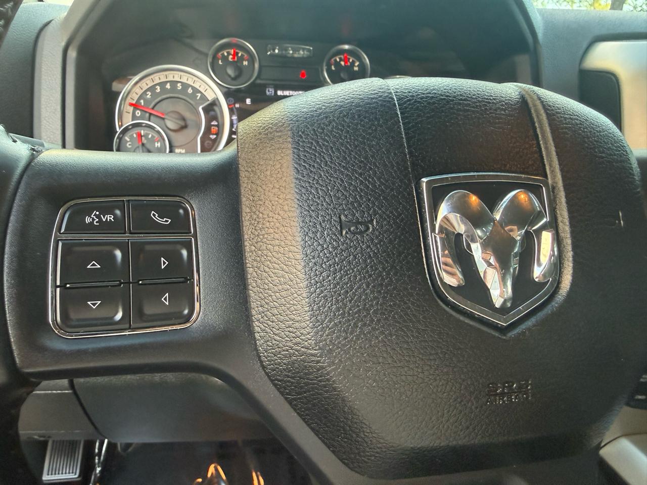 RAM 1500 4WD Crew Cab 140.5" Big Horn 2014