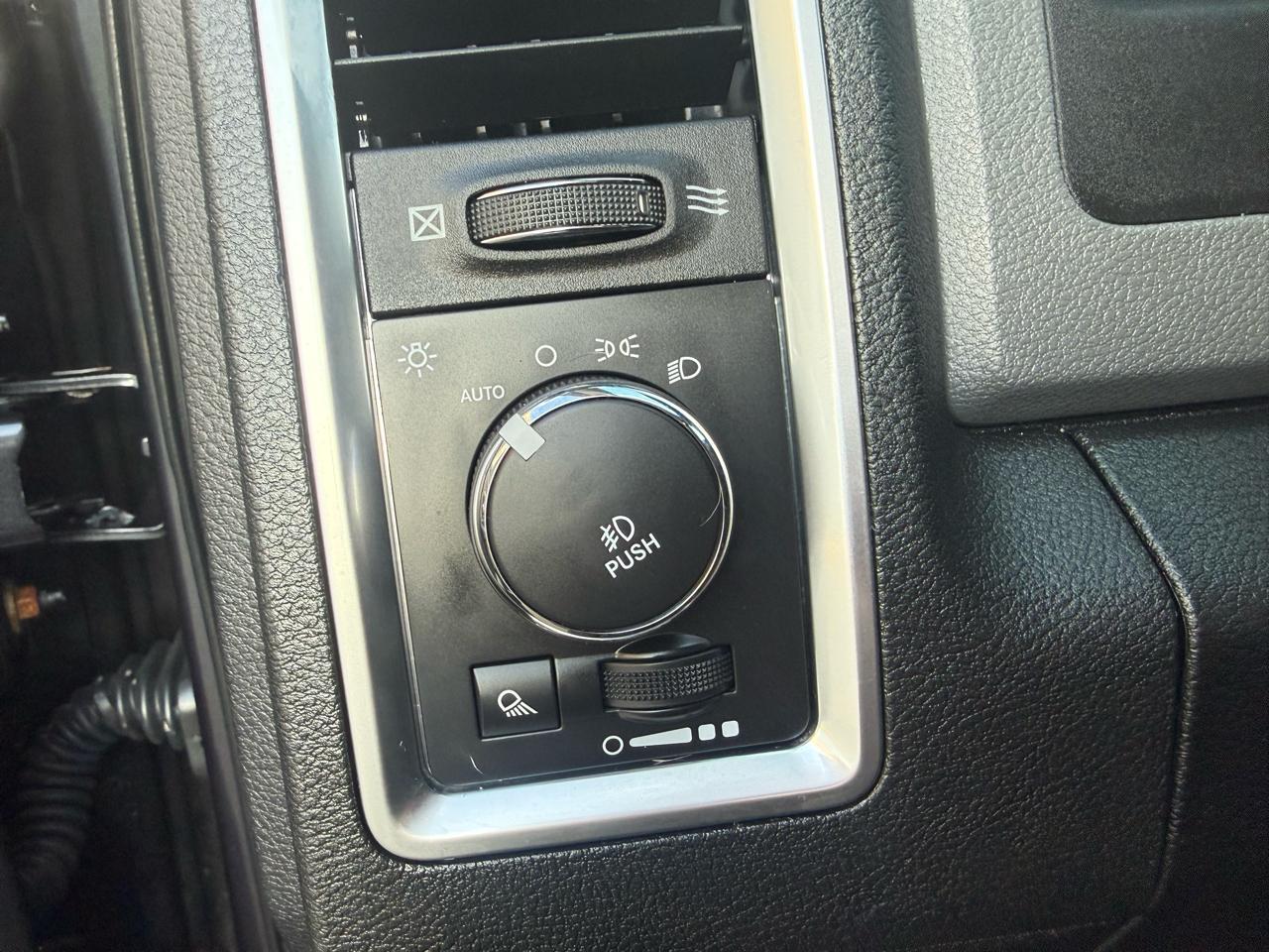 RAM 1500 4WD Crew Cab 140.5" Big Horn 2014