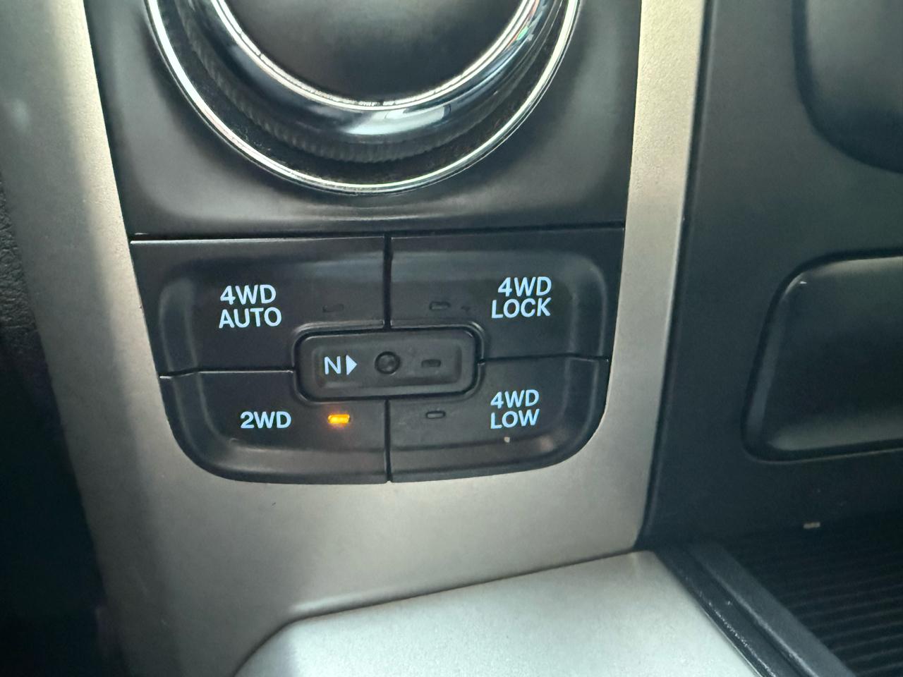 RAM 1500 4WD Crew Cab 140.5" Big Horn 2014