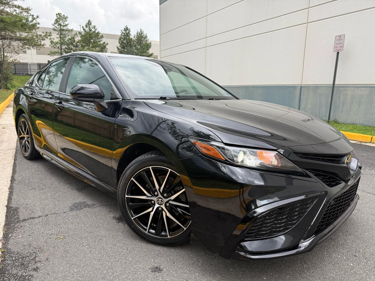 Toyota Camry SE Auto (Natl) 2021