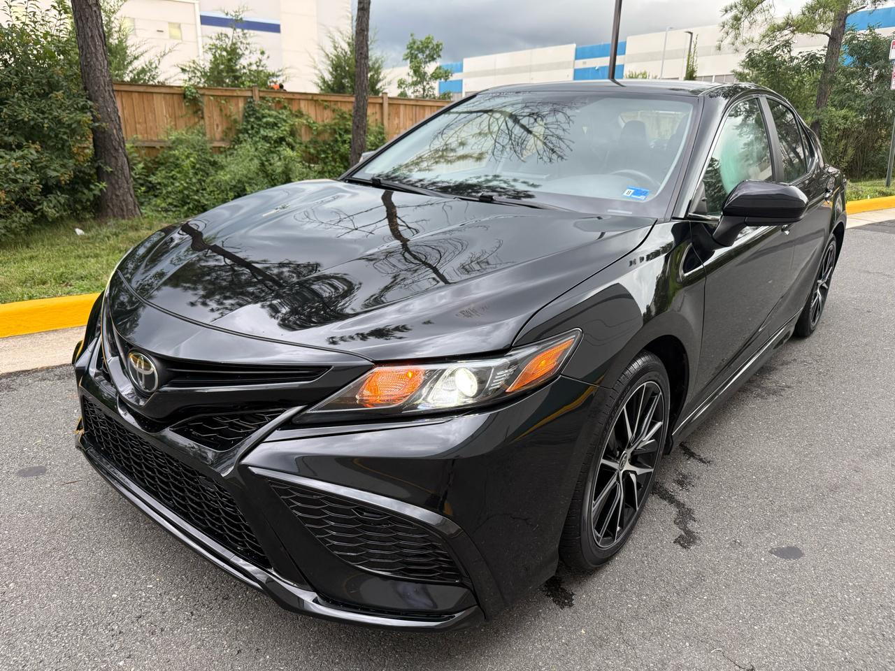 Toyota Camry SE Auto (Natl) 2021