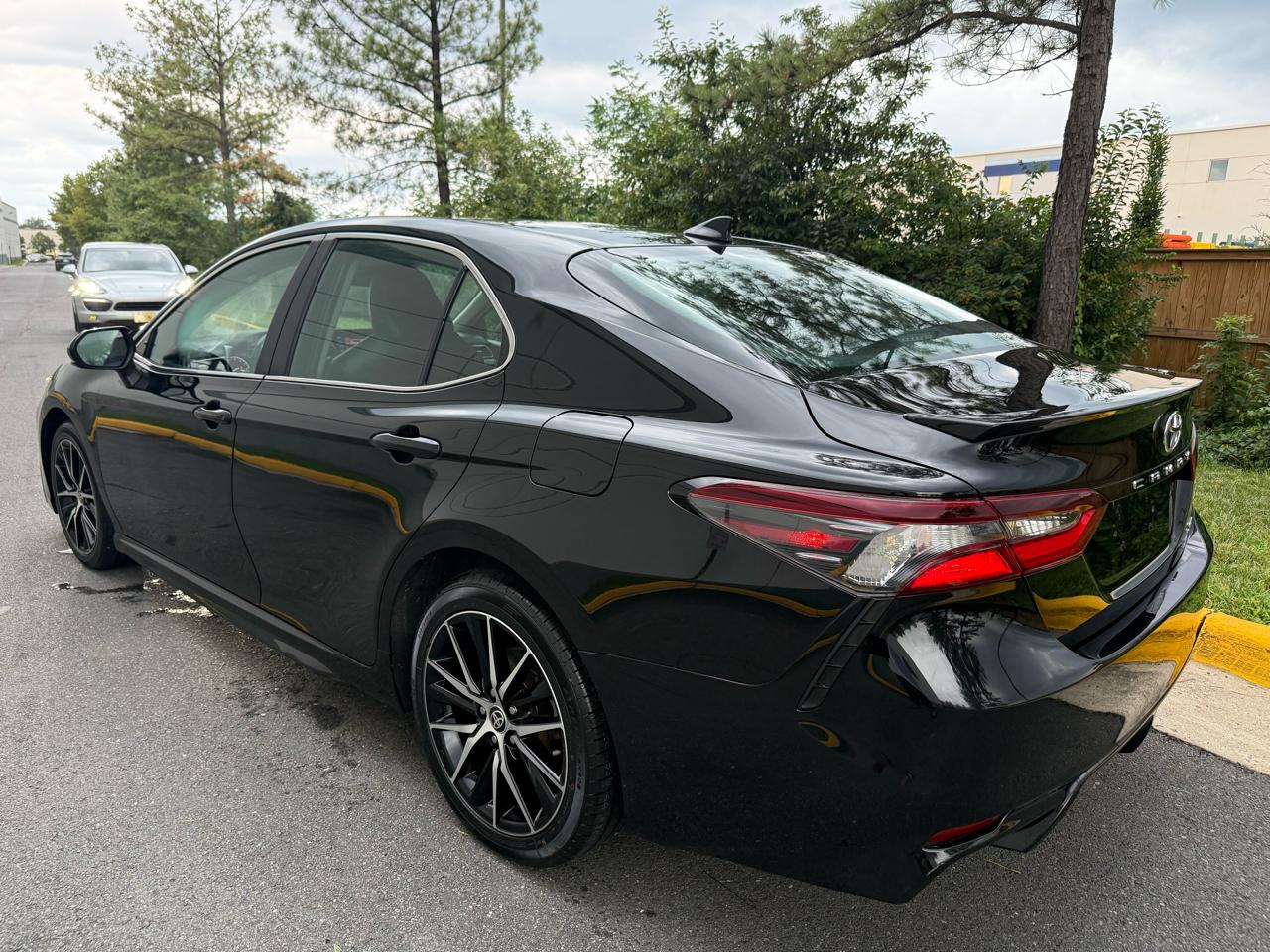 Toyota Camry SE Auto (Natl) 2021