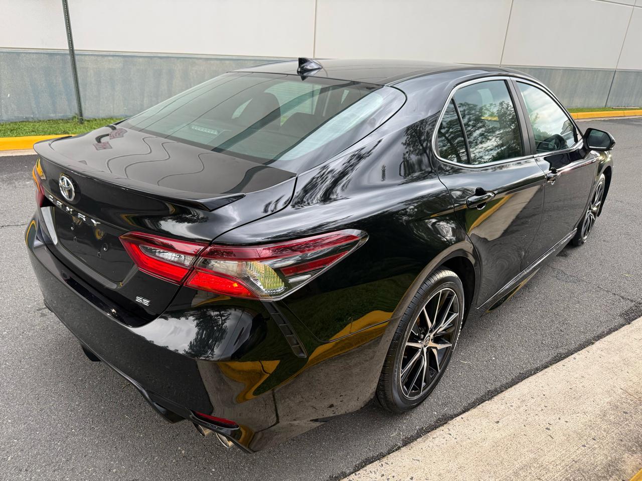 Toyota Camry SE Auto (Natl) 2021