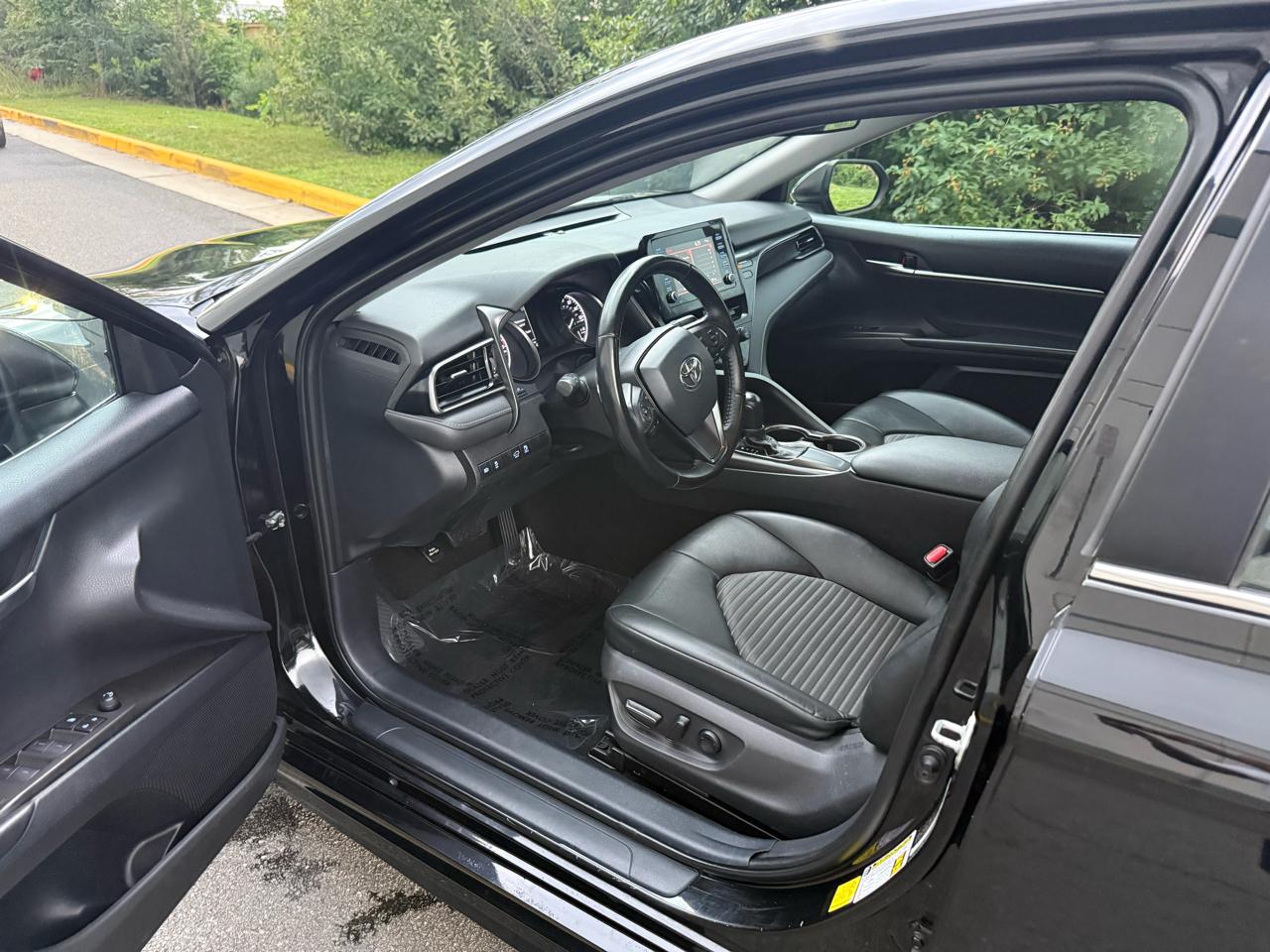Toyota Camry SE Auto (Natl) 2021