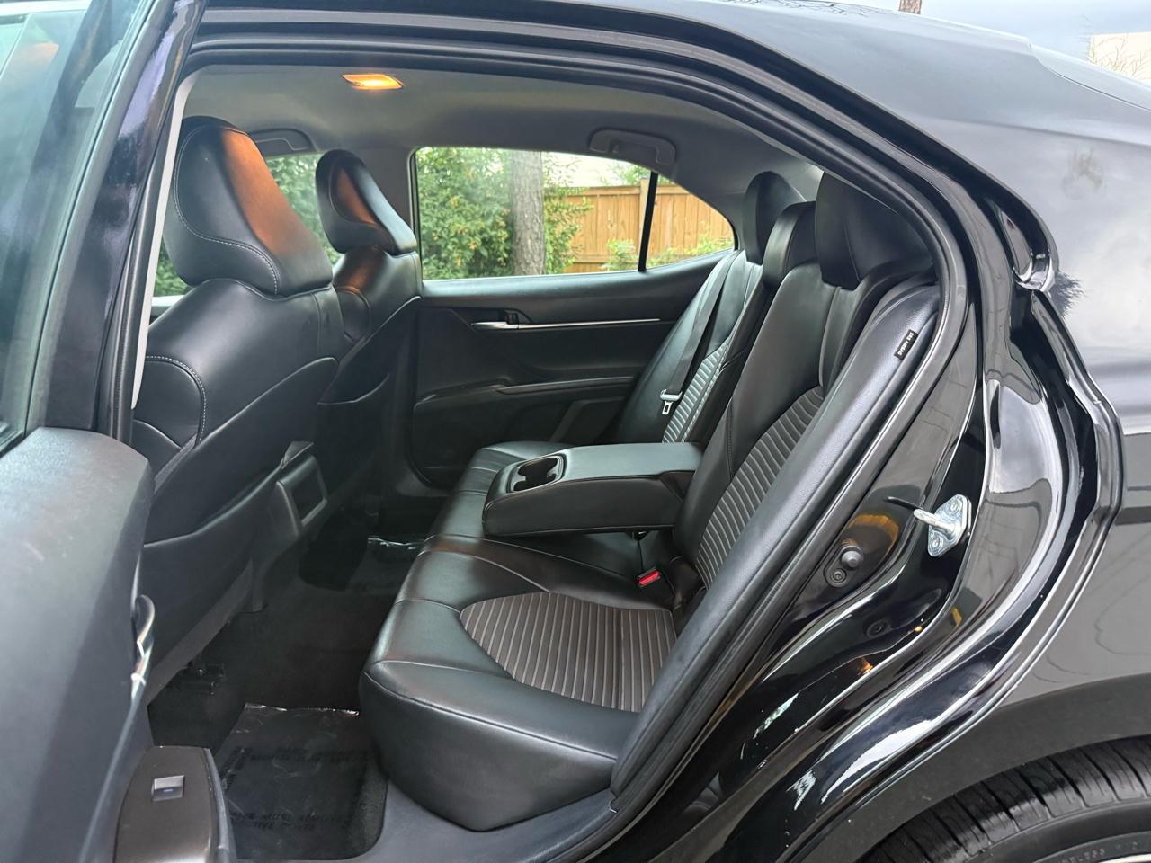 Toyota Camry SE Auto (Natl) 2021