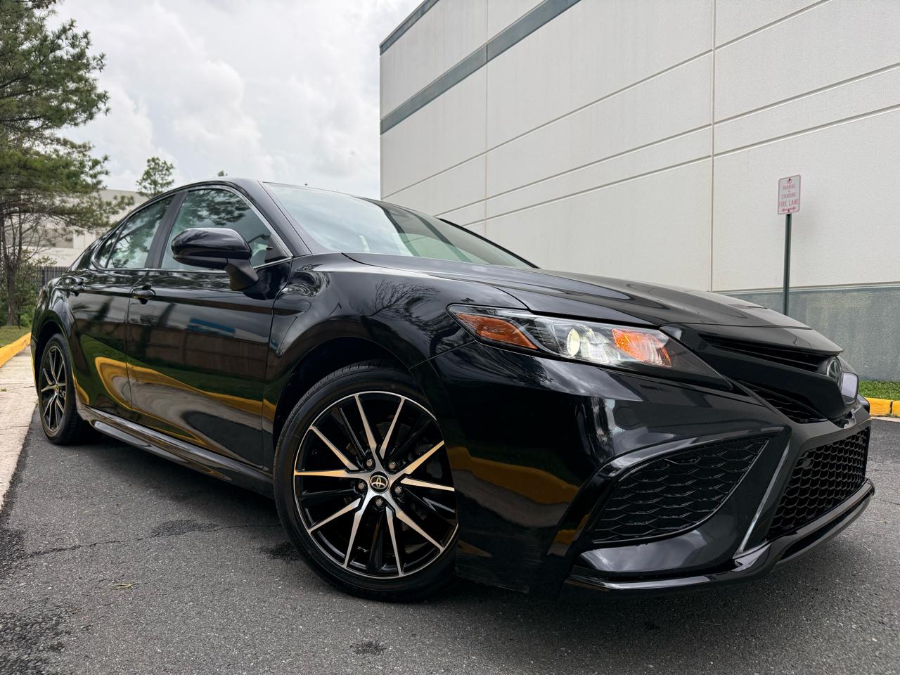Toyota Camry SE Auto (Natl) 2021