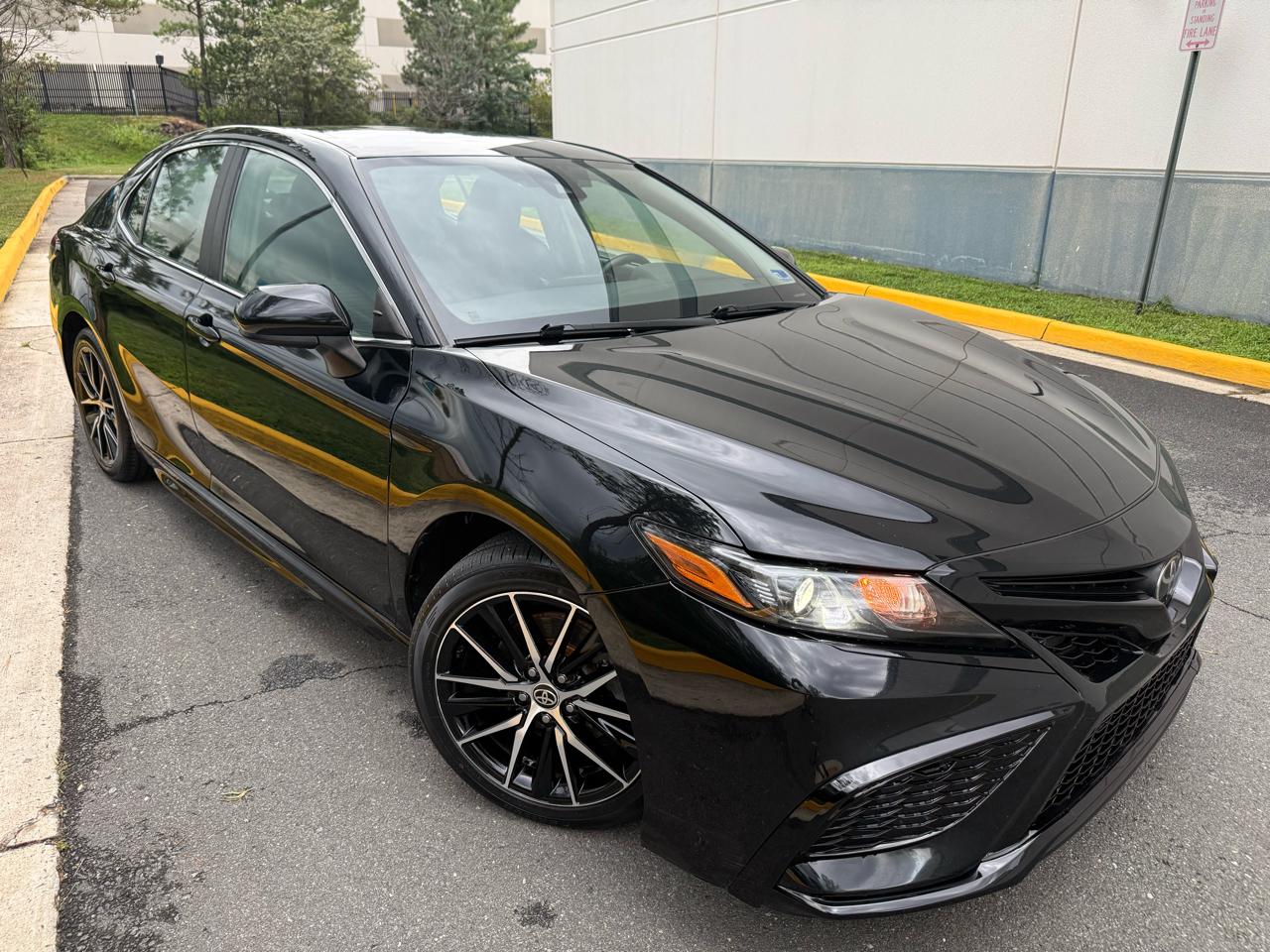 Toyota Camry SE Auto (Natl) 2021