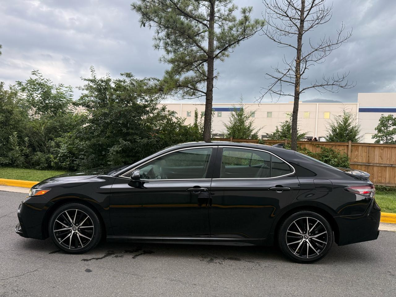 Toyota Camry SE Auto (Natl) 2021