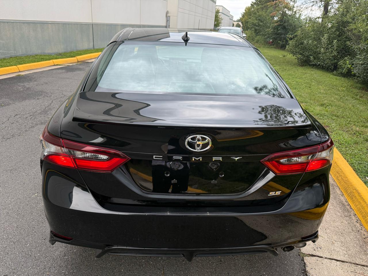 Toyota Camry SE Auto (Natl) 2021