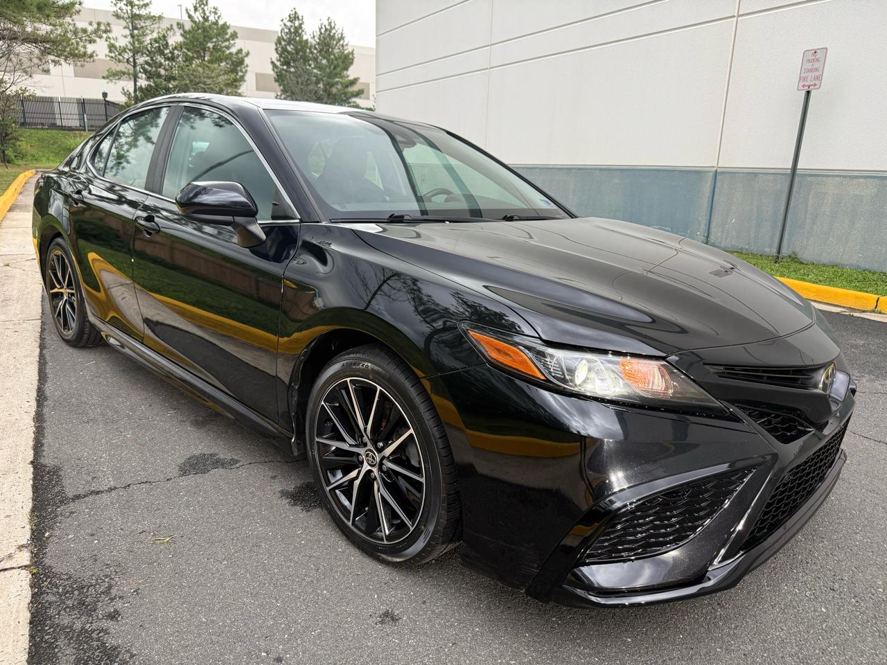 Toyota Camry SE Auto (Natl) 2021