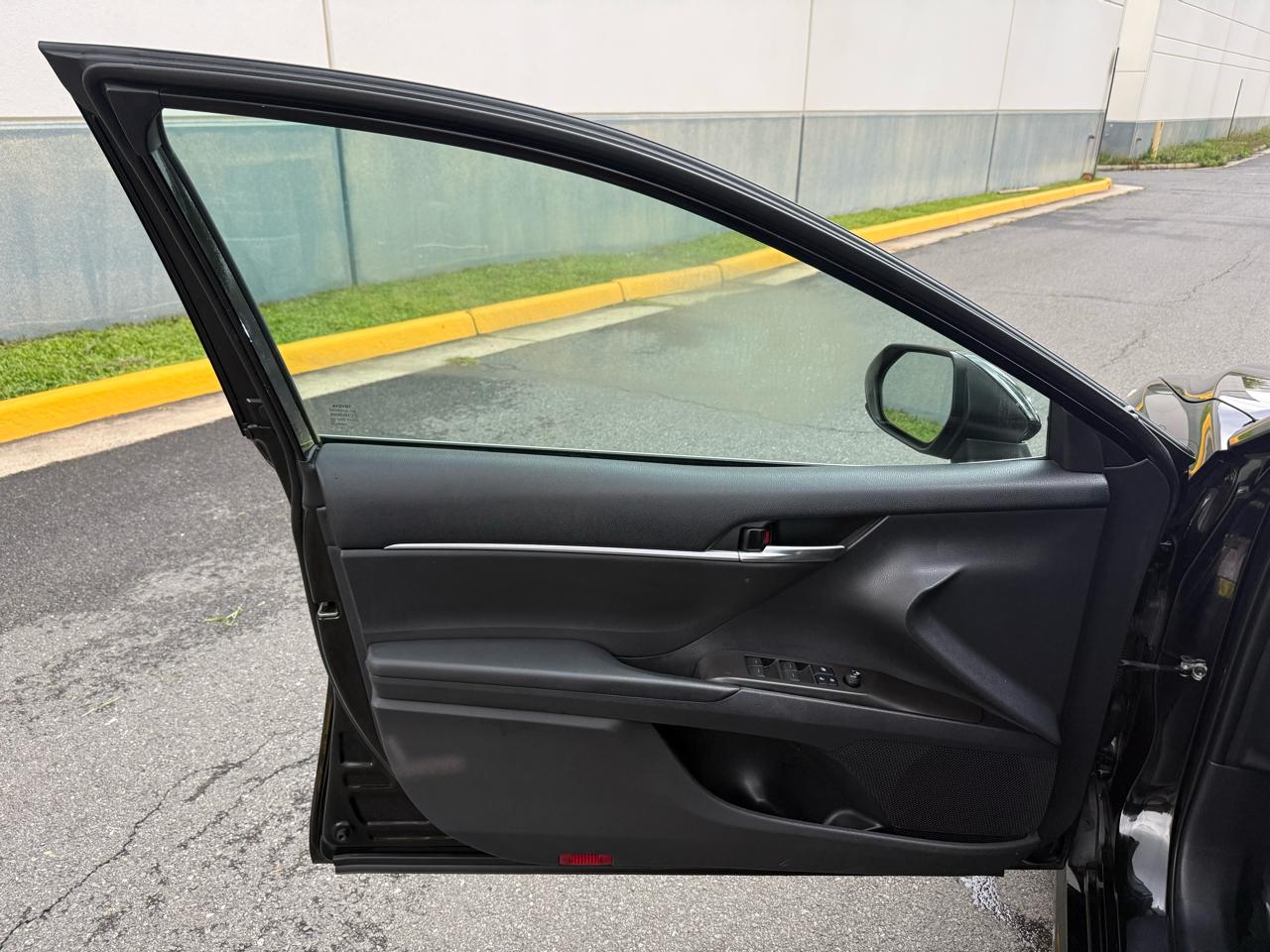 Toyota Camry SE Auto (Natl) 2021